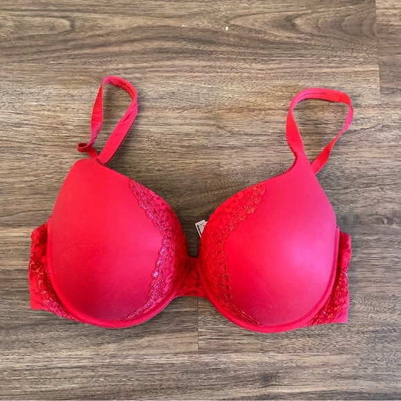 Victoria's‎ Secret Red Lace Trim Underwire Bra - Picture 1 of 7